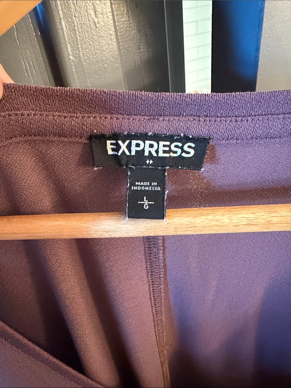 Express Plum V-Neck Sleeveless Tank Top - Picture 2 of 4